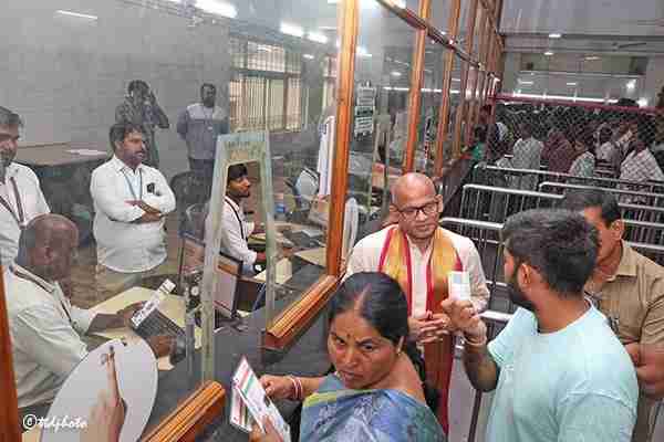 Srivari Mettu DD代币中心转移到Alipiri Bhudevi Complex